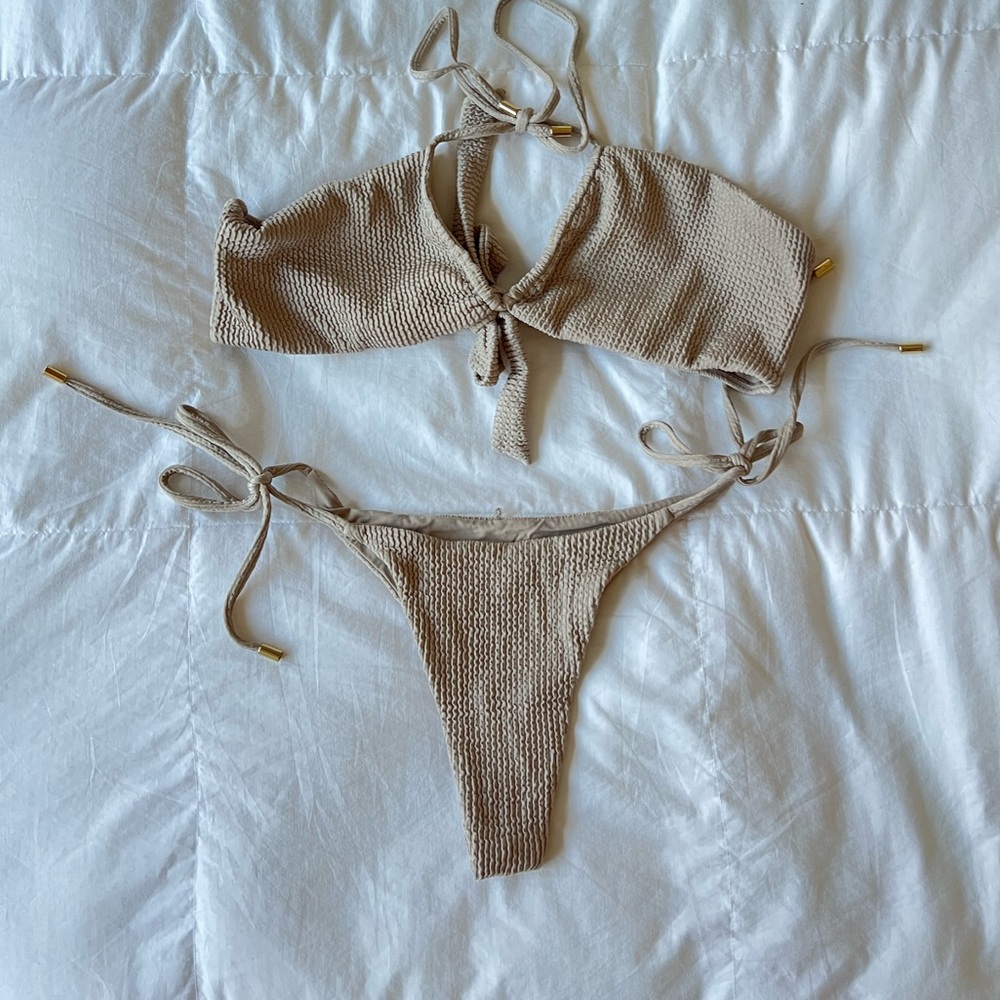 Monday Swim Paloma Bottom Oat Crinkle size S & Copacabana Top Oat Crinkle size L